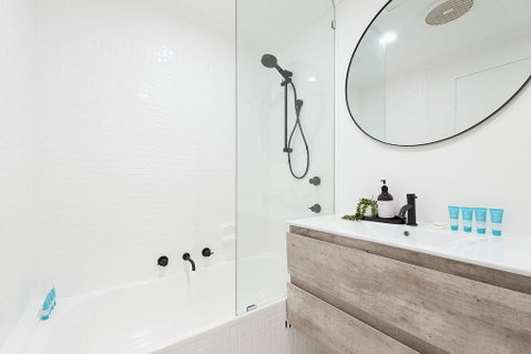 ULTIMATE BONDI LIVING - Accommodation Gladstone 3