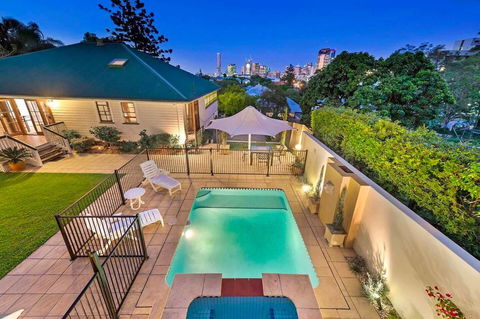 Ultimate Family Home - 3 Bedroom Lux Retreat With Private Pool, Spa And Incredible Views - Accommodation Gladstone 0