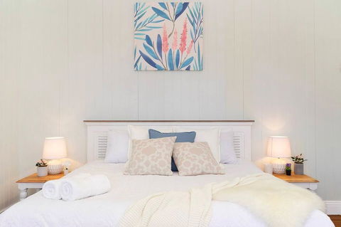 Ultimate Family Home - 3 Bedroom Lux Retreat With Private Pool, Spa And Incredible Views - Accommodation Gladstone 1