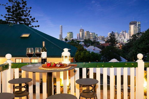 Ultimate Family Home - 3 Bedroom Lux Retreat With Private Pool, Spa And Incredible Views - Accommodation Gladstone 2