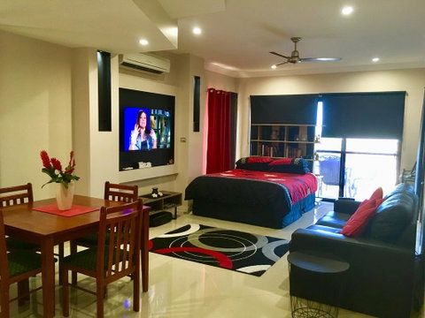Ultra Modern Private Studio Room - Accommodation Gladstone 2