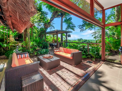 Unique, Tropical Rainforest Getaway - Accommodation Gladstone 0