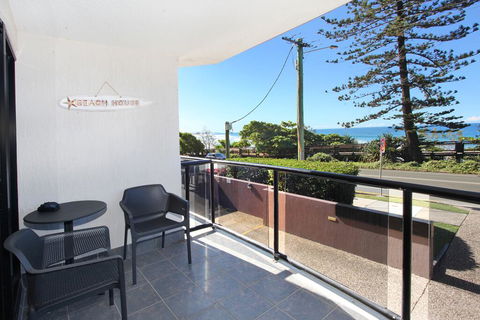 Unit 1 Phoenix Apartments, Coolum Beach - Accommodation Gladstone 2
