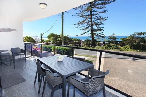 Unit 1 Phoenix Apartments, Coolum Beach - Accommodation Gladstone 1
