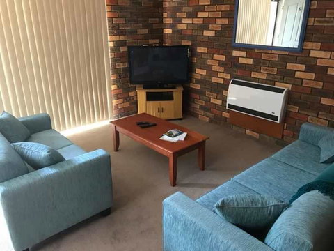 Unit 2 @ Beach Haven - Accommodation Gladstone 1