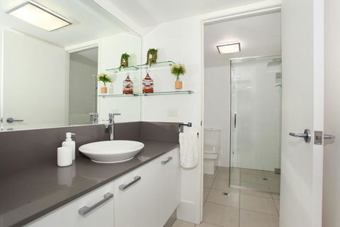 Unit 2 Point Break Apartments, 1-3 Point Arkwright, Linen Incl - Accommodation Gladstone 3