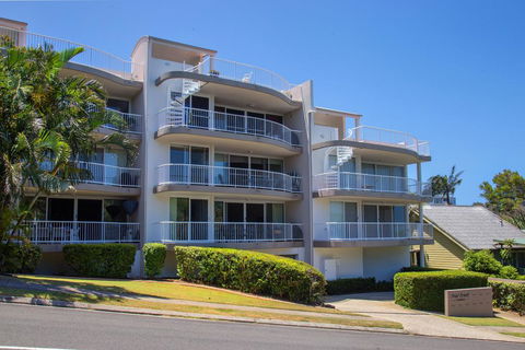 Unit 2 Point Break Apartments, 1-3 Point Arkwright, Linen Incl - Accommodation Gladstone 1