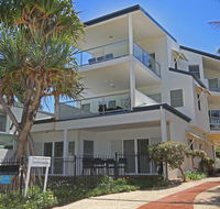 Unit 2 Beach Gallery 9 Andrew Street Point Arkwright 500 BOND LINEN SUPPLIED - Accommodation Gladstone