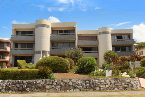 Unit 2, Biriny Lodge, 1686-1689 David Low Way Coolum Beach - Accommodation Gladstone 0