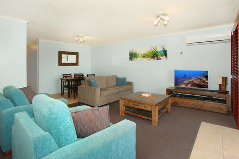 Unit 2, Biriny Lodge, 1686-1689 David Low Way Coolum Beach - Accommodation Gladstone 2