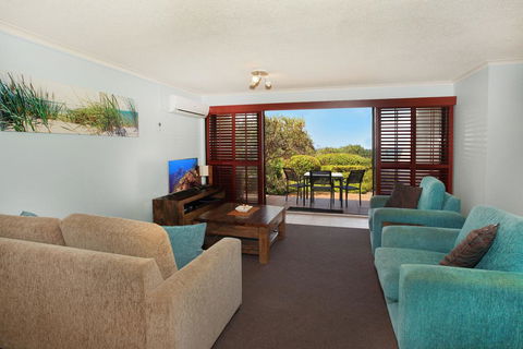 Unit 2, Biriny Lodge, 1686-1689 David Low Way Coolum Beach - Accommodation Gladstone 3