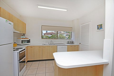 Unit 2, Cooltoro Court, 7 Frank Street Coolum Beach, 400 BOND, LINEN INCLUDED - Accommodation Gladstone 3