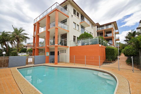 Unit 2, Cooltoro Court, 7 Frank Street Coolum Beach, 400 BOND, LINEN INCLUDED - Accommodation Gladstone 1
