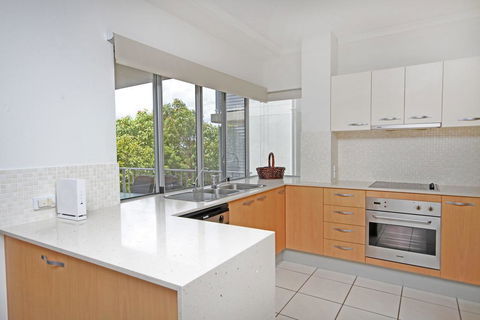 Unit 2, Sea Breeze Villas- 39 First Avenue Coolum - WIFI, 400 Bond - Accommodation Gladstone 2