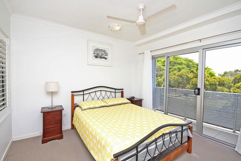 Unit 2, Sea Breeze Villas- 39 First Avenue Coolum - WIFI, 400 Bond - Accommodation Gladstone 3