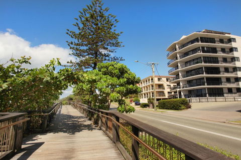 Unit 2, The Rocks, 1746 David Low Way Coolum Beach - Accommodation Gladstone 2