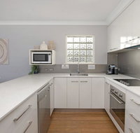 Unit 3 Emerald Shores - shipping lane views - Accommodation Gladstone