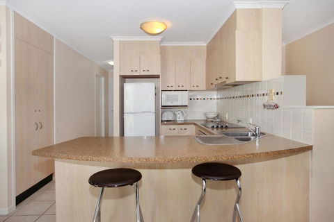 Unit 3, On The Park, 22 Frank Street Coolum Beach, 400 BOND, LINEN INCLUDED - Accommodation Gladstone 3