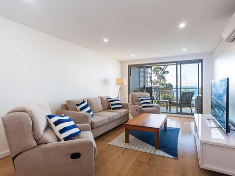 Unit 301 'The Shoal' 6-8 Bullecourt Street - Air Con, Walking To Local Shops & Beach - Accommodation Gladstone 2