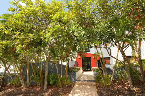 Unit 4, Beaumont Sur Mer, 13 - 15 Pacific Terrace Coolum Beach, 400 BOND, LINEN SUPPLIED - Accommodation Gladstone 3