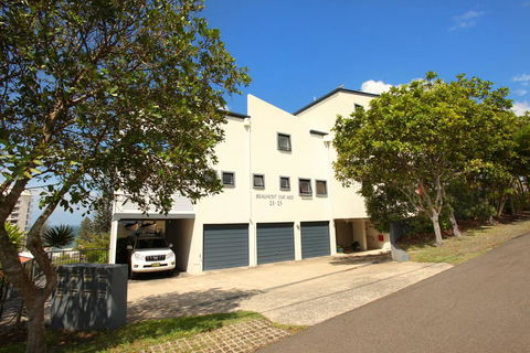 Unit 4, Beaumont Sur Mer, 13 - 15 Pacific Terrace Coolum Beach, 400 BOND, LINEN SUPPLIED - Accommodation Gladstone 1