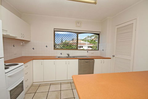 Unit 4, Cooltoro Court, 7 Frank Street Coolum Beach, 400 BOND, LINEN INCLUDED - Accommodation Gladstone 3
