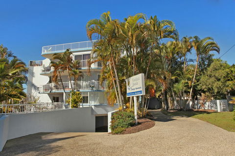 Unit 4, Coolum Sands Apartments, 34 First Avenue Coolum Beach, 400 BOND, LINEN SUPPLIED - Accommodation Gladstone 2