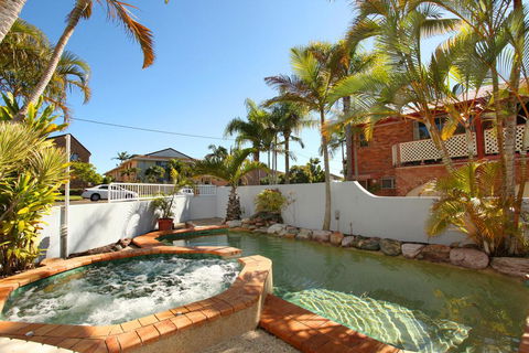 Unit 4, Coolum Sands Apartments, 34 First Avenue Coolum Beach, 400 BOND, LINEN SUPPLIED - Accommodation Gladstone 0