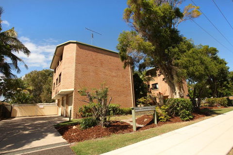 Unit 7, Belander Court, 34 Perry Street Coolum Beach, AIR CONDITIONED, 400 BOND, LINEN SUPPLIED - Accommodation Gladstone 1