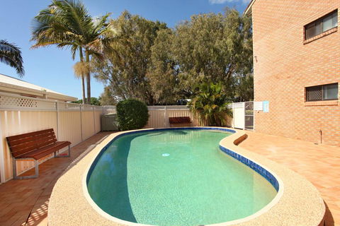 Unit 7, Belander Court, 34 Perry Street Coolum Beach, AIR CONDITIONED, 400 BOND, LINEN SUPPLIED - Accommodation Gladstone 2