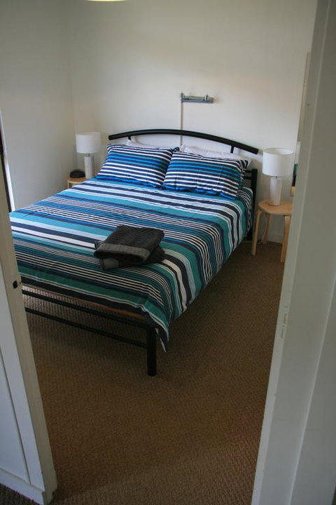 Unit1, Graydon Lodge - Accommodation Gladstone 0