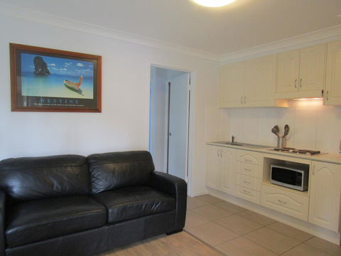 Upper Hunter Annex - Accommodation Gladstone 0
