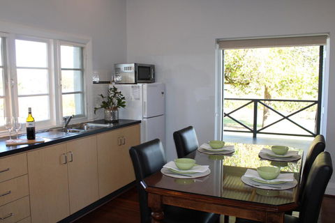 Upper Reach Spa Cottage - Accommodation Gladstone 3