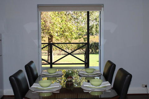Upper Reach Spa Cottage - Accommodation Gladstone 2