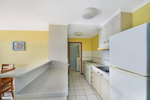 Vaai Moana - 5/10 Oriole Avenue - Accommodation Gladstone 2
