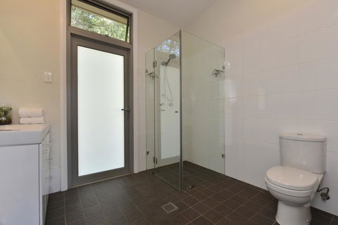 Valle Laguna - Accommodation Gladstone 2
