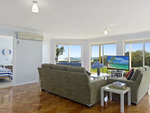 VALLEY VIEWS - 10 Valley Heights Drive - Accommodation Gladstone 3