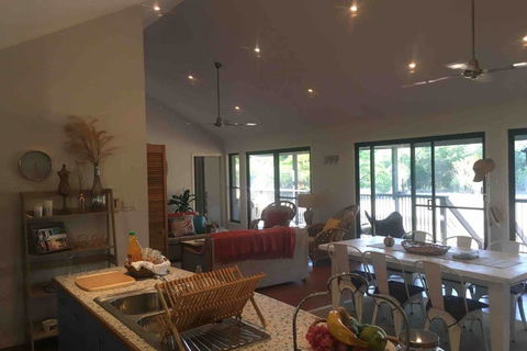 Valley Views Lodge Port Douglas - Accommodation Gladstone 0