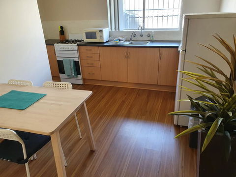 Value 2 Bed Villa Close To QEH + Airport + City + Beach - Accommodation Gladstone 3