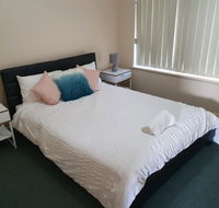 Value 2 Bed Villa Close to QEH  Airport  City  Beach - Accommodation Gladstone