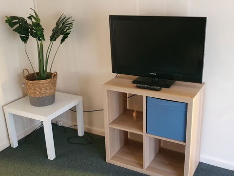 Value 2 Bed Villa Close To QEH + Airport + City + Beach - Accommodation Gladstone 1