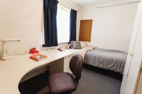 Vickery House 8 Bedroom Flat - Accommodation Gladstone 1