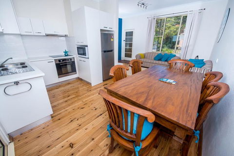 Victor Parade, Unit 3/2 - Accommodation Gladstone 1