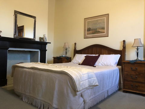 Victoria House - Accommodation Gladstone 2