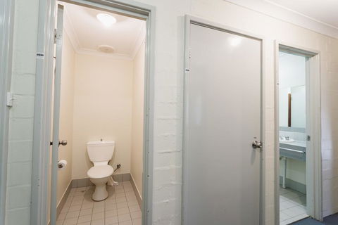 Vickery House 8 Bedroom Flat - Accommodation Gladstone 2