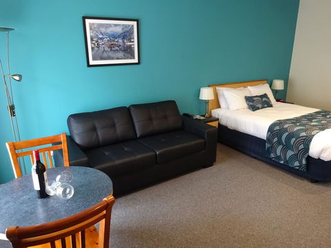 Victoria Lodge Motor Inn & Apartments - Accommodation Gladstone 0