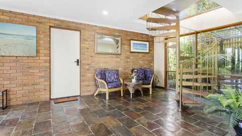 VIEWS AT MCCRAE..... - Accommodation Gladstone 1