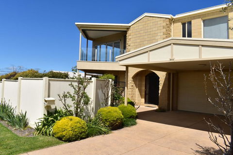 VIEWS FOREVER - INVERLOCH - Accommodation Gladstone 0