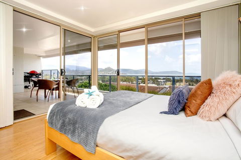 VIEWS ON ELSHEBY - Accommodation Gladstone 1