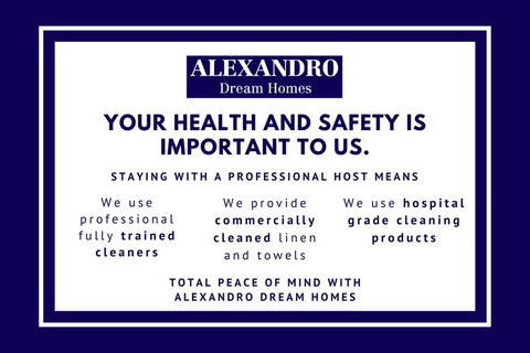 Views To Die For// Studio Rushcutters Bay // Free Parking - Accommodation Gladstone 1